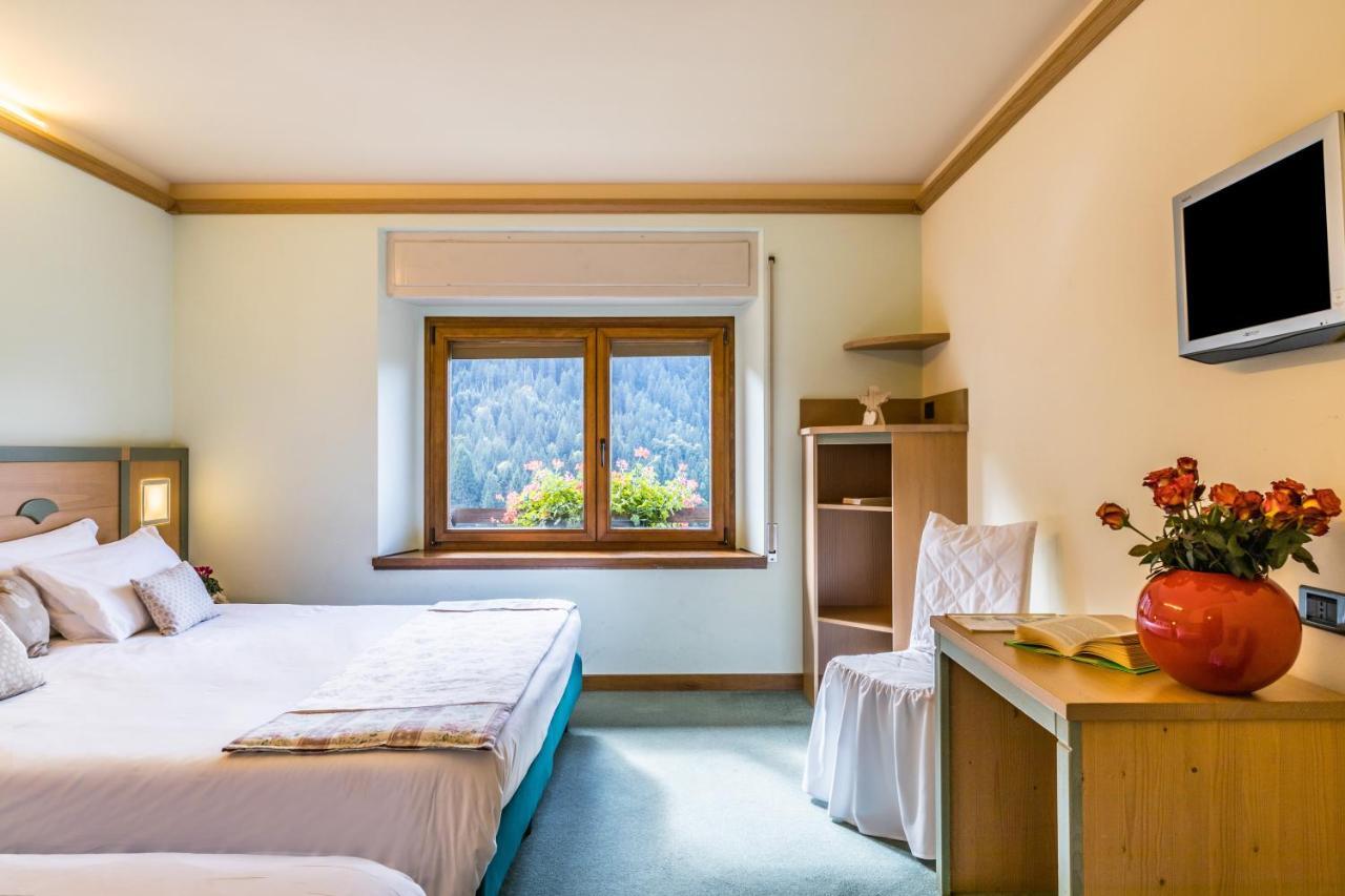 Hotel Bellavista Ravascletto Bagian luar foto